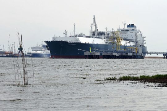 floating storage regasification units